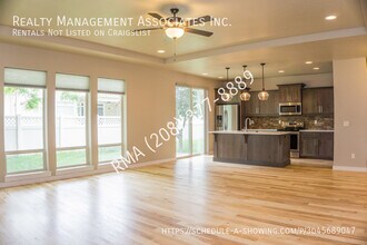 5050 N Cortona Way in Meridian, ID - Building Photo - Building Photo