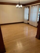 2444 N Booth St, Unit 2 bedroom lower in Milwaukee, WI - Foto de edificio - Building Photo