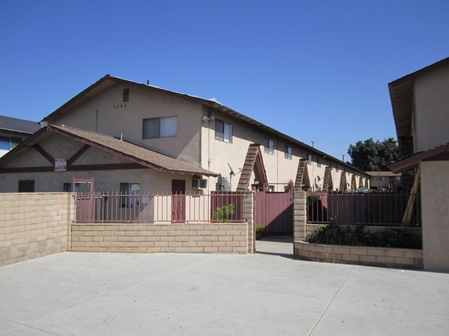 Greenwood Apartments in Montebello, CA - Foto de edificio