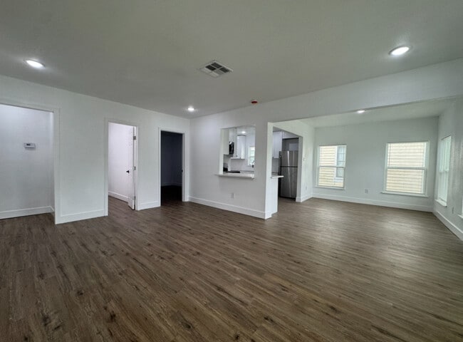 property at 1203 W 6th St