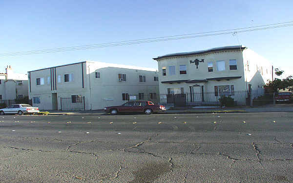 424-426 W 10th St in Pittsburg, CA - Foto de edificio - Building Photo