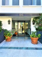 Glendon Apartments in Los Angeles, CA - Building Photo - Building Photo