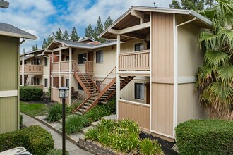 Sommerset in Vacaville, CA - Foto de edificio - Building Photo