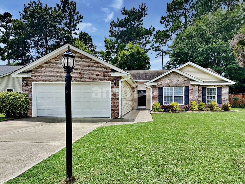 1323 Lantern Rd in Summerville, SC - Building Photo