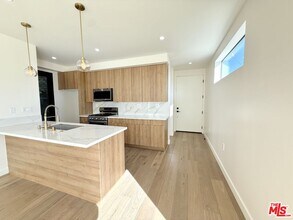 10475 W Olympic Blvd in Los Angeles, CA - Building Photo - Building Photo