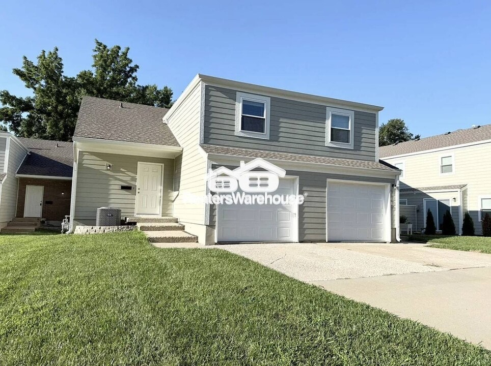 7101 W 69th St in Overland Park, KS - Building Photo