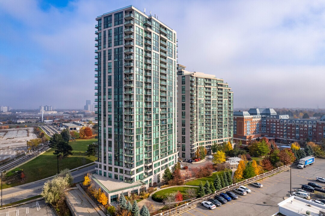 Altitude I in Toronto, ON - Building Photo
