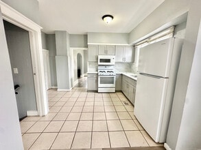 308 W Almond St in Vineland, NJ - Foto de edificio - Building Photo