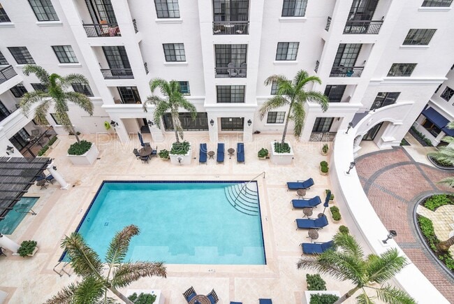 property at 233 S Federal Hwy