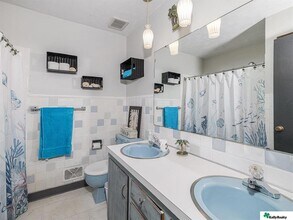 7303 Graceland Dr in Omaha, NE - Foto de edificio - Building Photo