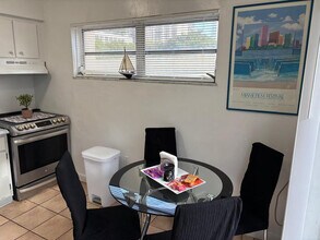 441 NE 5th Ct in Miami, FL - Foto de edificio - Building Photo