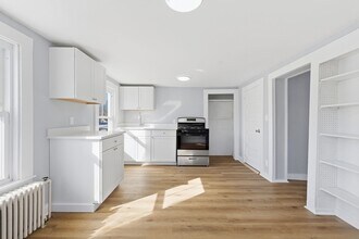 48 Walker St in Falmouth, MA - Building Photo - Building Photo