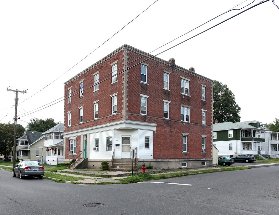 91 Tulip St in Bristol, CT - Foto de edificio