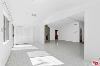 20500 Archwood St in Los Angeles, CA - Building Photo - Building Photo