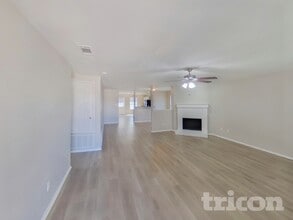 50 Larkspur Dr in Rockwall, TX - Foto de edificio - Building Photo