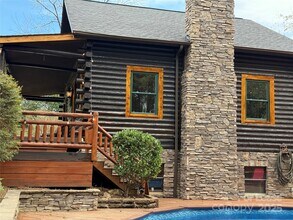 1011 Lakeshore Dr in Belmont, NC - Building Photo - Building Photo