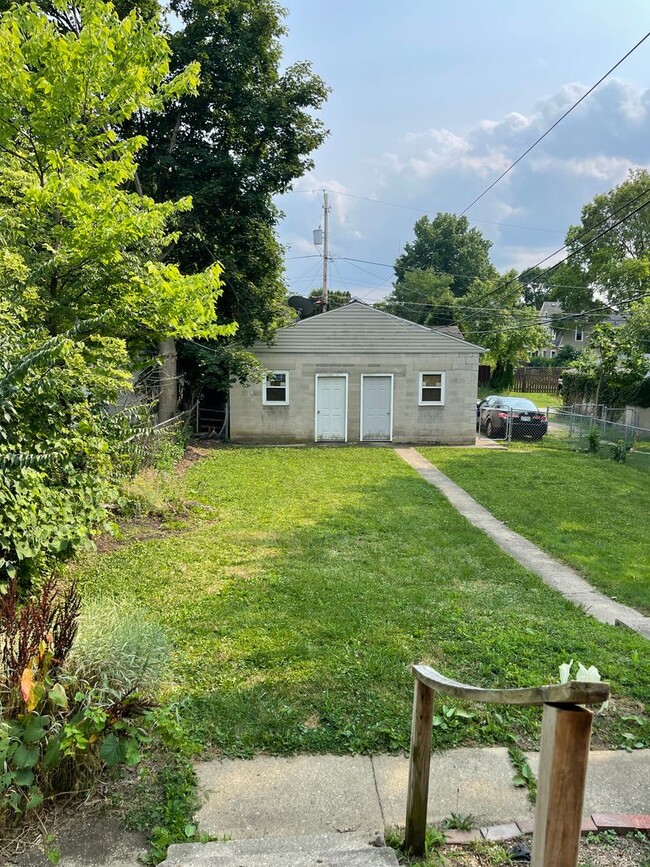 35-37-37 W Como Ave in Columbus, OH - Foto de edificio - Building Photo