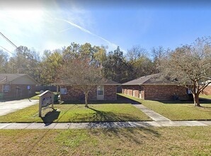 46 Iris Ln in Westwego, LA - Building Photo - Building Photo