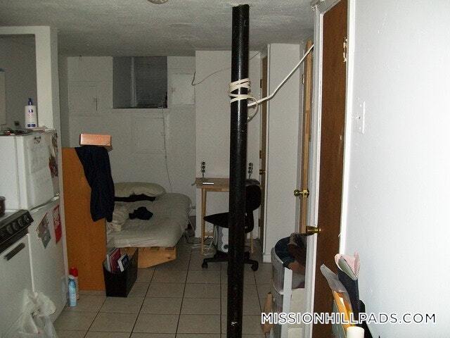 28 S Huntington Ave, Unit B1 in Boston, MA - Foto de edificio - Building Photo