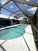 3096 SE Glasgow Dr in Stuart, FL - Building Photo