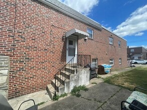 2331 Hoffnagle St in Philadelphia, PA - Building Photo - Building Photo