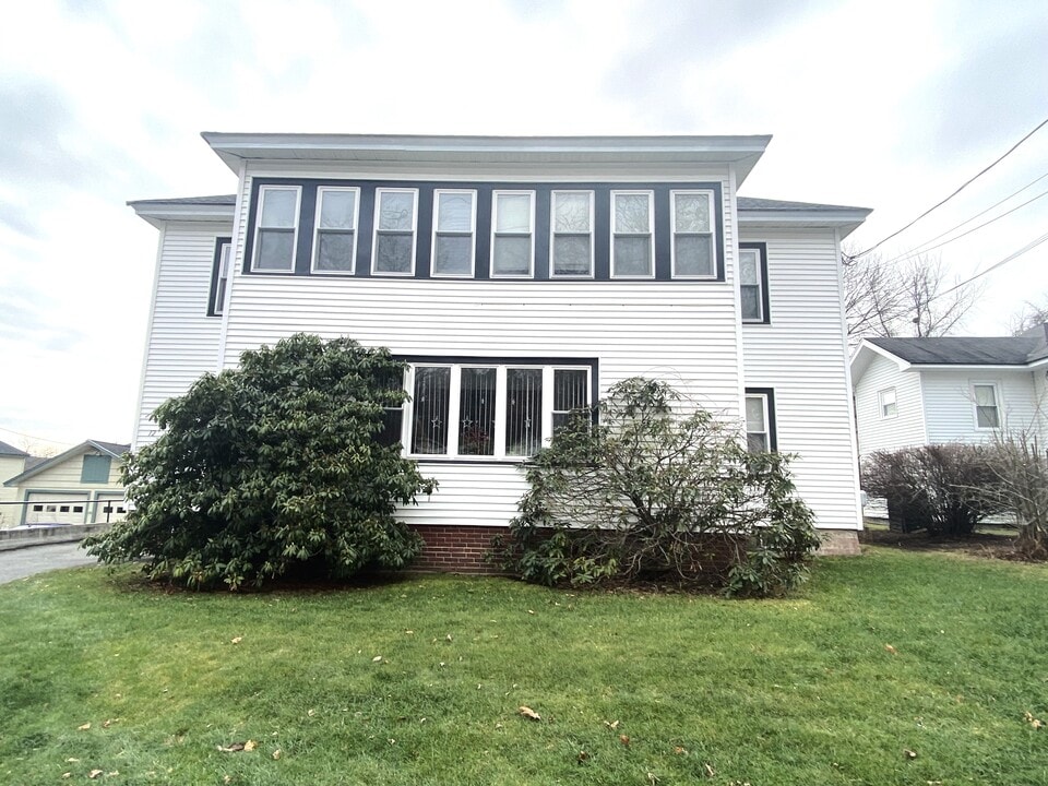 12 Monroe St, Unit 2 in Augusta, ME - Building Photo