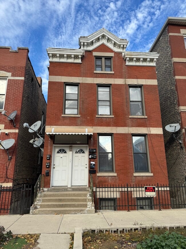 property at 940 W 31st Pl