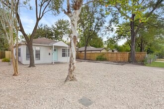 5530 Malmedy Rd in Houston, TX - Building Photo - Building Photo