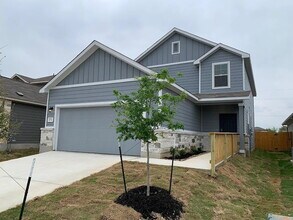 271 Kinsley Wy in New Braunfels, TX - Building Photo - Building Photo