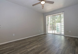 Northeast Hills in Nacogdoches, TX - Foto de edificio - Building Photo