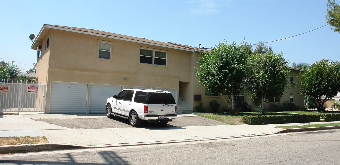 4564 Hazeltine Ave in Sherman Oaks, CA - Building Photo