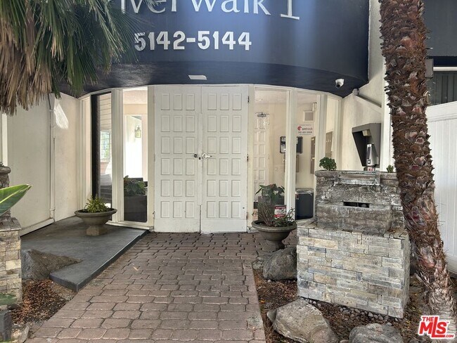 5142 Zelzah Ave in Los Angeles, CA - Building Photo - Building Photo