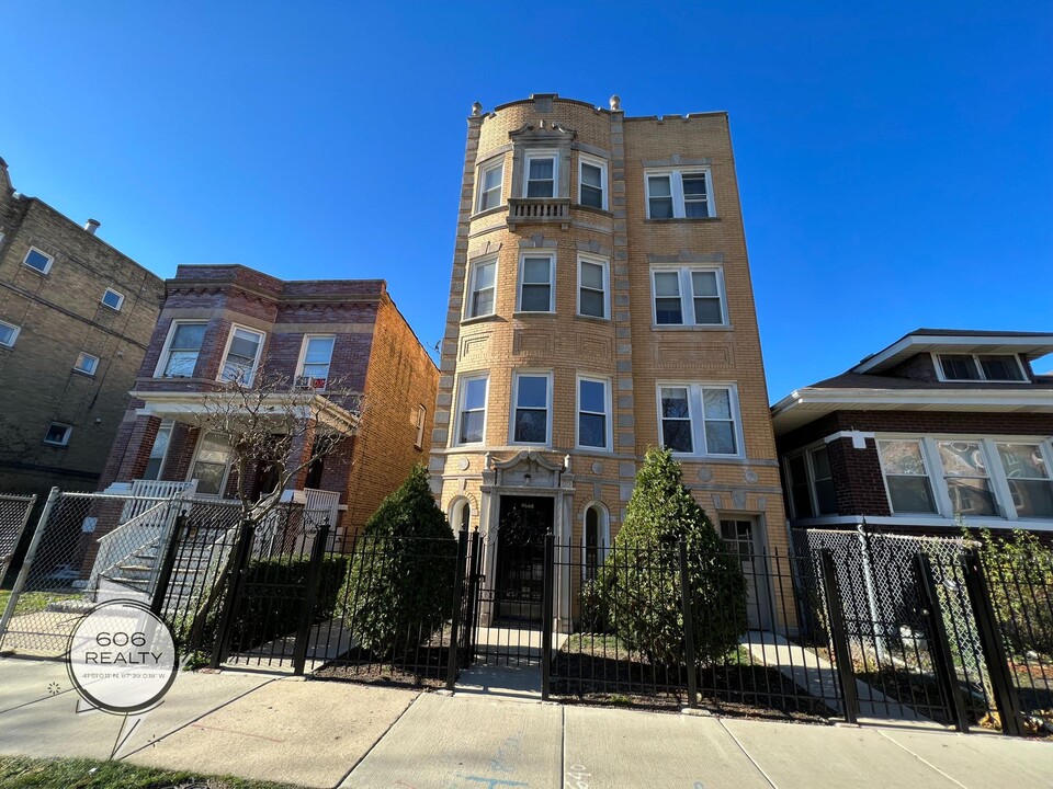 4664 N Spaulding Ave in Chicago, IL - Building Photo