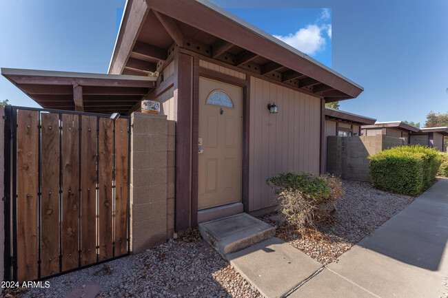 900 S Hacienda Dr in Tempe, AZ - Building Photo - Building Photo