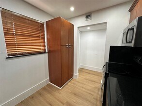 10425 SW 112th Ave in Miami, FL - Foto de edificio - Building Photo