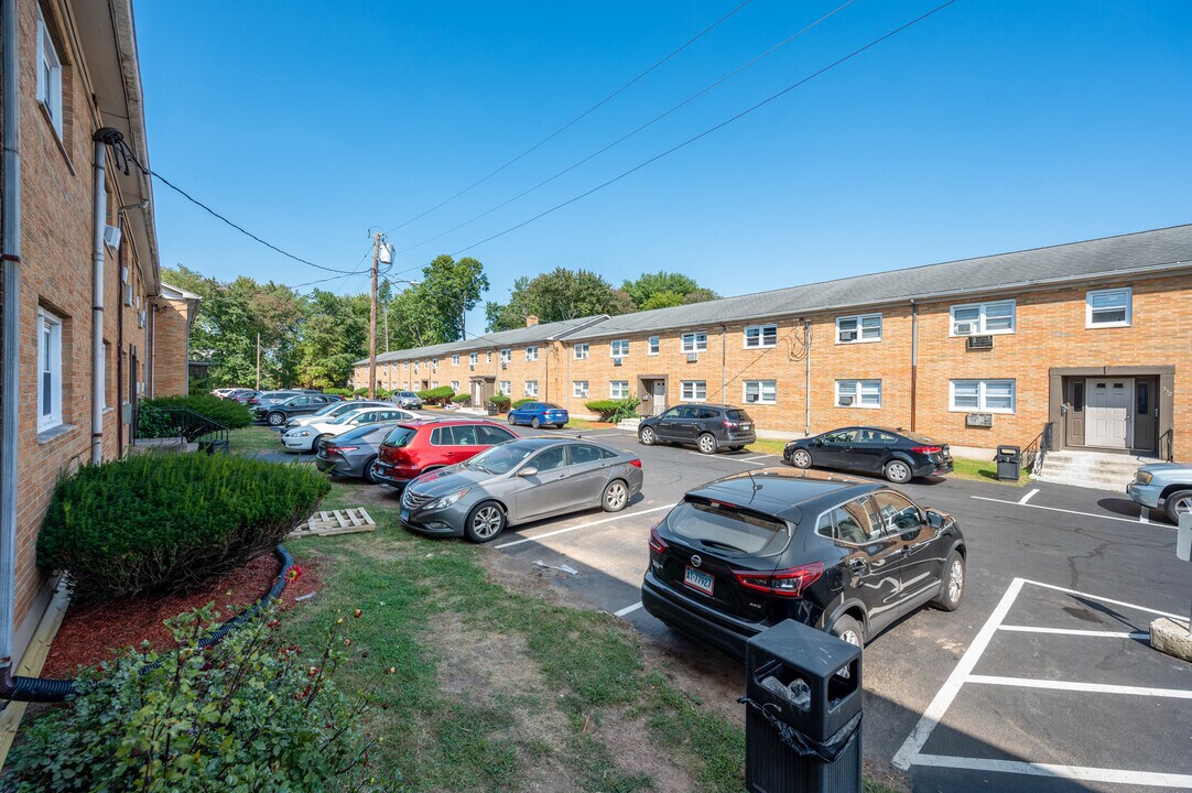 328 Park Ave, Unit D in East Hartford, CT - Building Photo