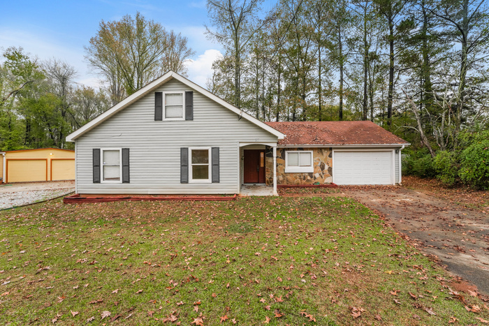 27 Burnham Cir in Jonesboro, GA - Building Photo