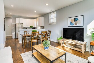 2113 W Armitage Ave in Chicago, IL - Building Photo - Building Photo