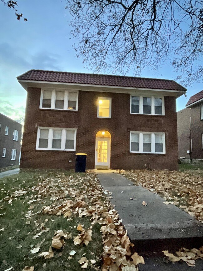 4240 Holly St, Unit 2N in Kansas City, MO - Building Photo - Building Photo