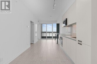 39 Mary St in Barrie, ON - Building Photo - Building Photo