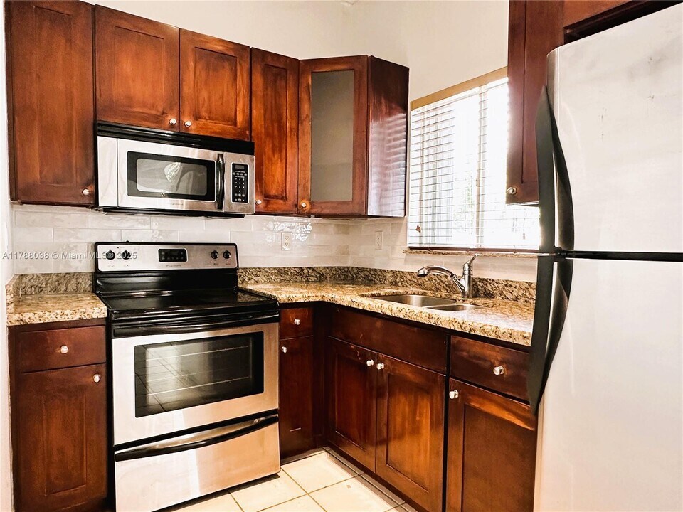 842 SW 14th Ave in Miami, FL - Building Photo