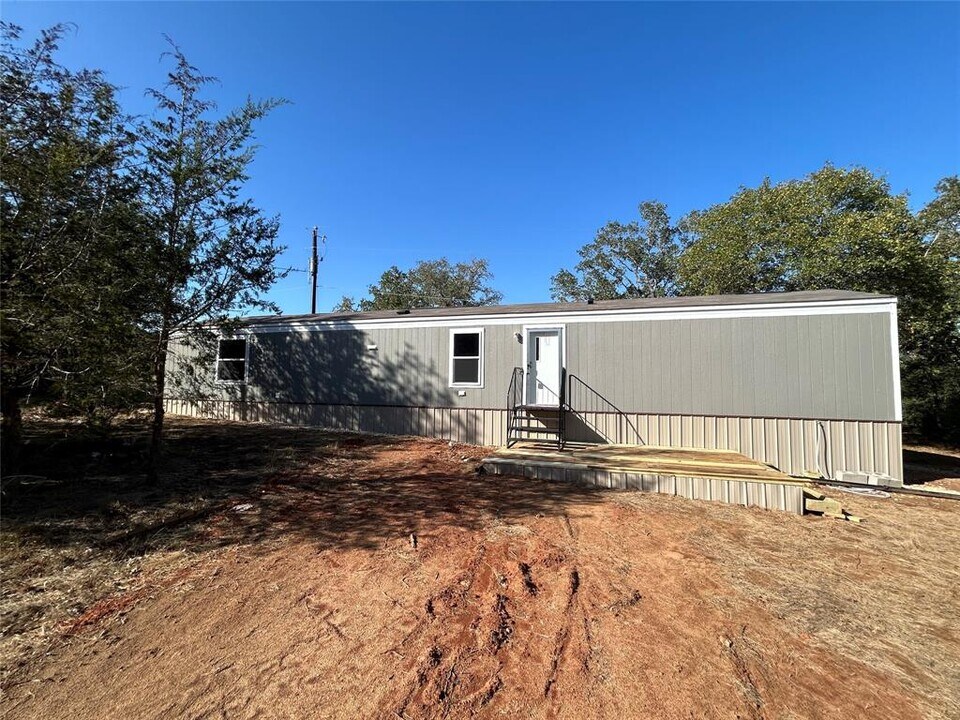 258 Green Oaks Dr in Bastrop, TX - Building Photo