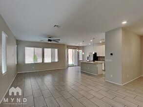 10719 Henesco Bay St in Las Vegas, NV - Foto de edificio - Building Photo
