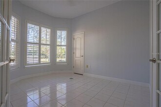 10411 Cory Lake Dr in Tampa, FL - Building Photo - Building Photo