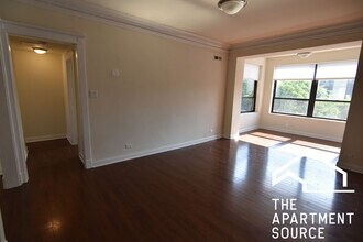 3802 N Pine Grove Ave, Unit 3 in Chicago, IL - Foto de edificio - Building Photo