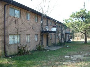 1219 Lakeview Dr in Conyers, GA - Building Photo - Building Photo