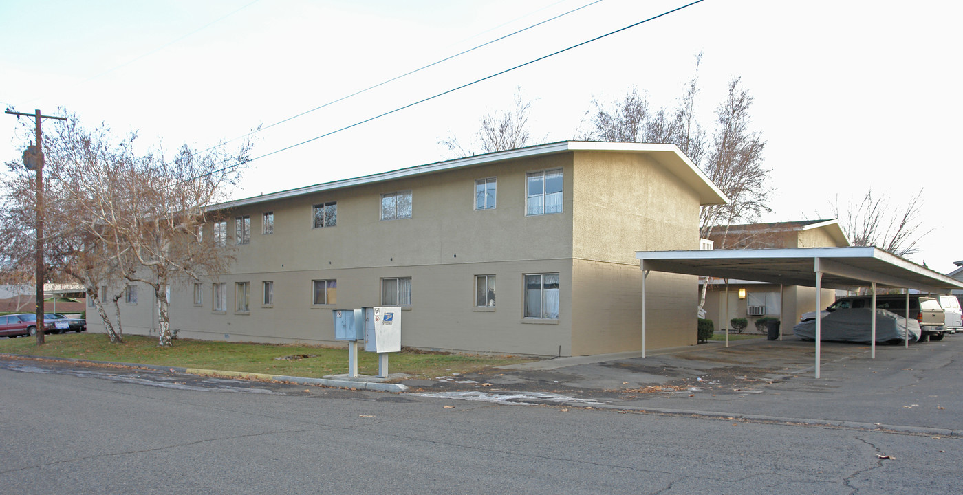 4004 W Walnut St in Yakima, WA - Building Photo