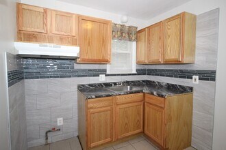 22458 Tuscany Ave in Eastpointe, MI - Building Photo - Building Photo