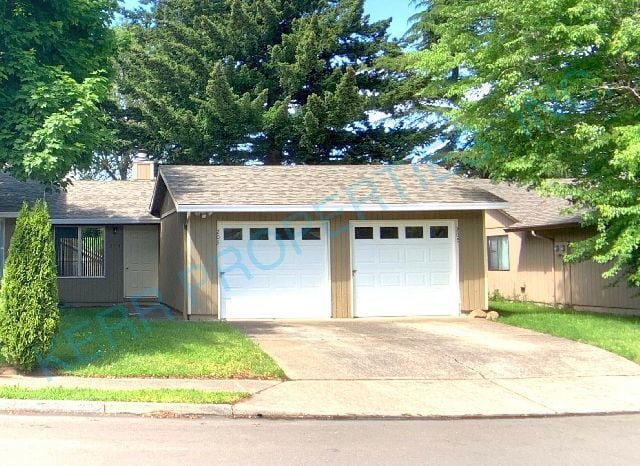 205 SE Sweetbriar Ln