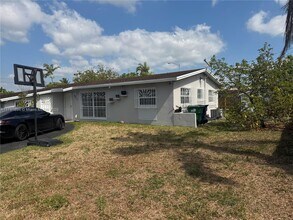 8675 SW 27th Ln in Miami, FL - Building Photo - Building Photo